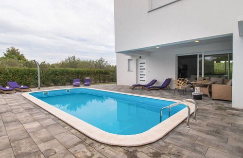 Srima Other | 150 m² Accommodation ∙ 4 bedrooms ∙ 8 guests