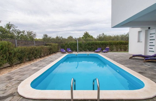Srima Other | 150 m² Accommodation ∙ 4 bedrooms ∙ 8 guests