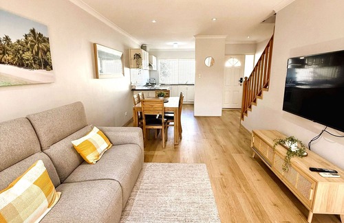 East Victoria Park House | 150 Unbeatable Location 3BR Stylish Stay