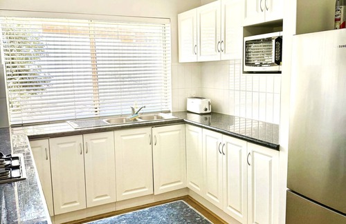 East Victoria Park House | 150 Unbeatable Location 3BR Stylish Stay