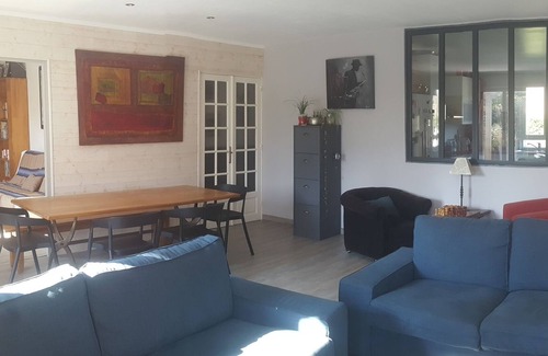 Saint-Aubin-de-Medoc Villa | 150m Beach Saint Aubin de Medoc, Medoc doors and close to the Ocea
