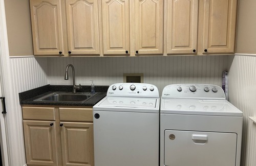 Buechel House | 150th KY.DERBY & PGA CHAMPIONSHIP DESTINATION! Private park setting w/hot tubnn