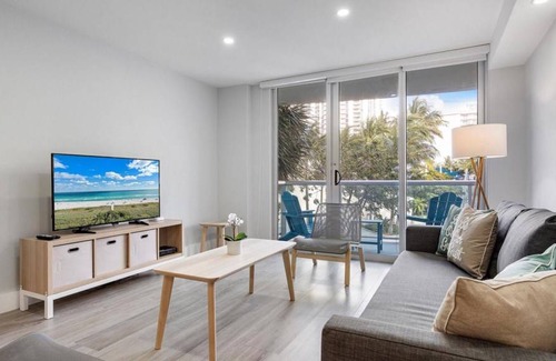 Sunny Isles Beach Condo | 153 m² Condo ∙ 3 bedrooms ∙ 6 guests