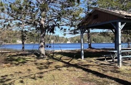 Antrim House | 16 ppl 2 hot tubs, game room, fire pit