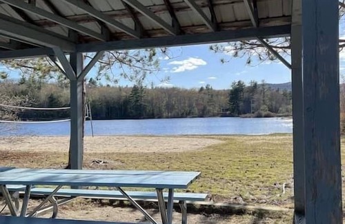 Antrim House | 16 ppl 2 hot tubs, game room, fire pit