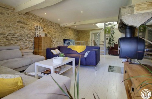 Ceyzeriat House | 168 m² Gîte ∙ 5 bedrooms ∙ 12 guests