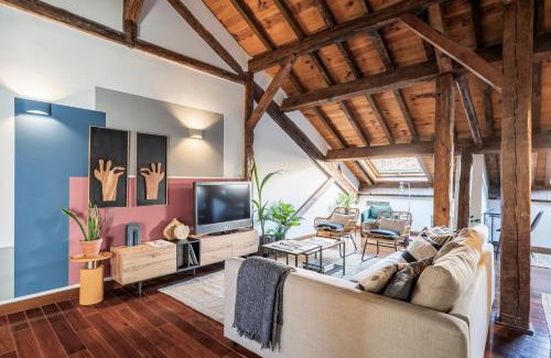 Embajadores Apartment | 16th century Palace