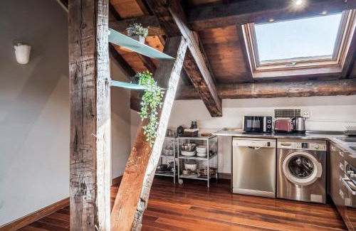Embajadores Apartment | 16th century Palace