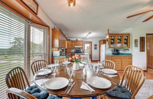 Omaha House | 18 Mi to Table Rock Lake: Pet-Friendly Ozark Home!