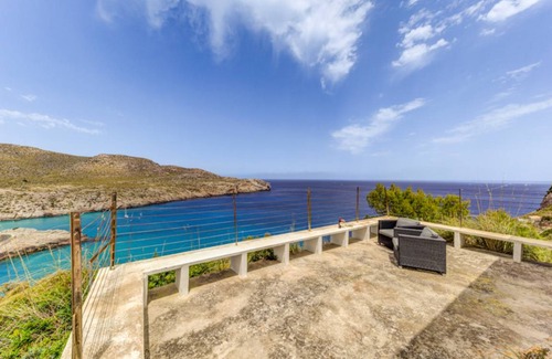 Cala Carbo Villa | 180 m² Villa ∙ 3 bedrooms ∙ 6 guests