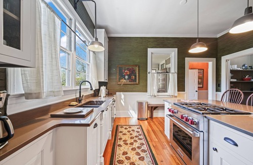 Aberdeen House | 1909 Restored Victorian in the heart of Aberdeen - Available for US Open