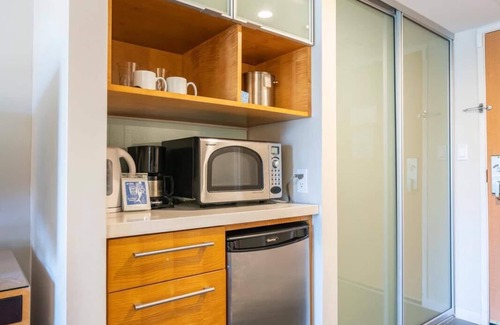 Ala Moana Condo | 19th Floor! Ocean View! Hotel Type Ala Moana Condomium! (AH917)