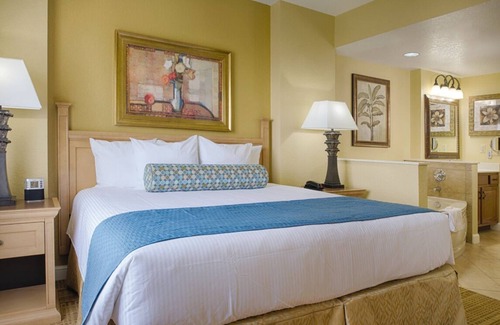 Lake Buena Vista Resort | 1BD/Orlando near Disney - 5 Pools, Hot Tub, Park Shuttle, and Games!