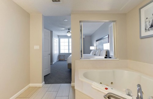 Volusia County Resort | 1Bed/1Bath Ocean Walk. Daytona Beach, FL!n