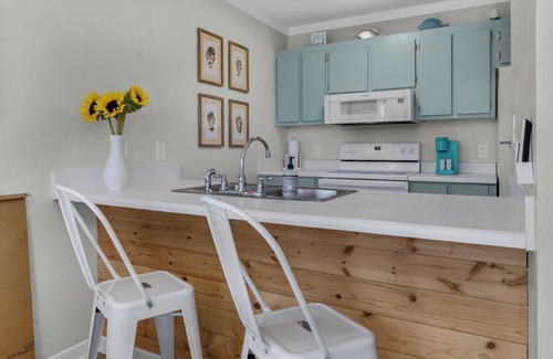 Sunnyside Condo | 1br/1ba, Covered Parking, Perfect for Couples!
