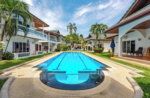 Rawai Villa | 1BR Apt Poolside Near Yanui Beach V201