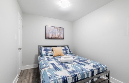 Central Hamilton Apartment | 1BR - Boutique Apt w Netflix - Prime Location