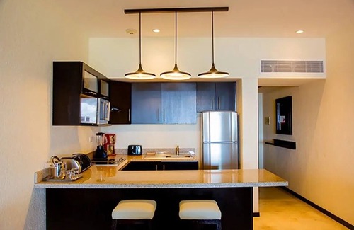 Los Cabos Apartment | 1BR-Plus w/2 baths + 6 free golf rounds & free r/t airport xfers - on Medano Bch