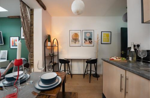 Spitalfields Apartment | 1BR Stylish Flat by HostaraHomes, Near Liverpool Street, Prime London Location, Sleeps up to 4