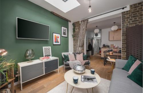 Spitalfields Apartment | 1BR Stylish Flat by HostaraHomes, Near Liverpool Street, Prime London Location, Sleeps up to 4