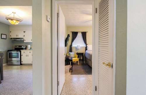 Golden Beach Condo | 1BR Venice home with private beach access - Golden Beach Haven