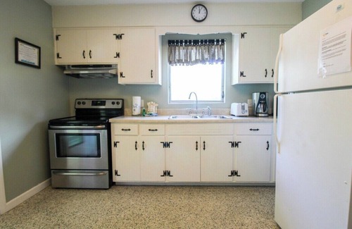 Golden Beach Condo | 1BR Venice home with private beach access - Golden Beach Haven