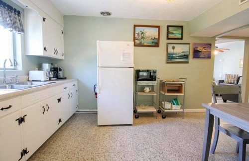 Golden Beach Condo | 1BR Venice home with private beach access - Golden Beach Haven