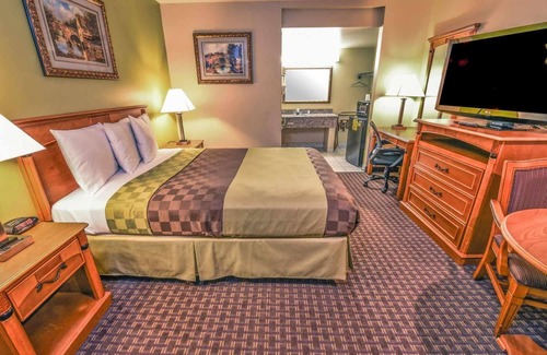 Glendale Hotel | 1KNS-1 King Non Smoking