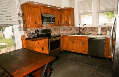 Oneonta House | 1st Class Rentals Munson Manor VII at Watkins Avenue