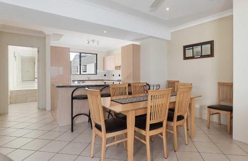 Soldiers Point House | 2 137 Soldiers Point Road luxury unit on the waterfront with aircon and free unlimited WiFi