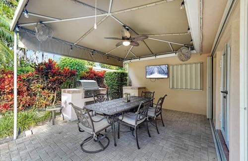 The Cove House | 2/2 salt water pool home with king beds