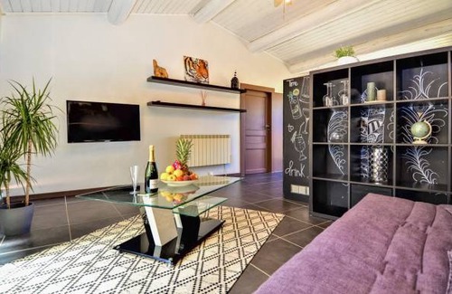 Saint-Genies-de-Comolas House | 2 bedroom accommodation in St-Génies-de-Comolas