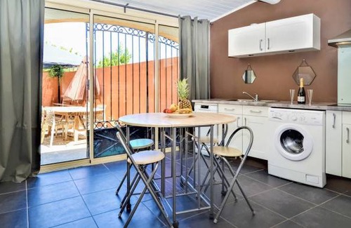 Saint-Genies-de-Comolas House | 2 bedroom accommodation in St-Génies-de-Comolas
