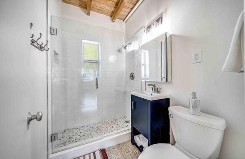 Del-Ida Park Historic District House | 2 BD Delray Beach Cottage walk to The Ave & beach