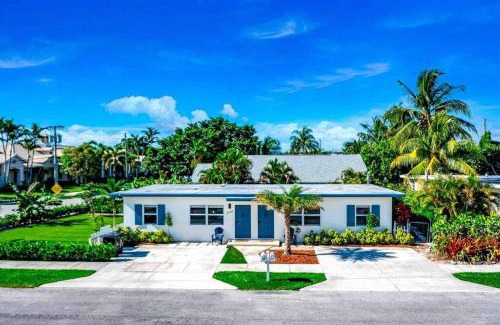 Del-Ida Park Historic District House | 2 BD Delray Beach Cottage walk to The Ave & beach