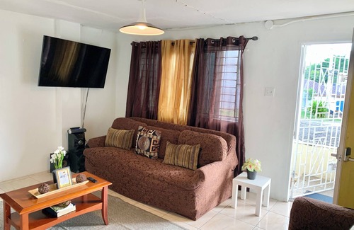 Barbican Apartment | 2 bdr/1bth apt Central in Kingston