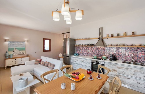 Fira House | 2 bdr House-fira Centre-private Parking-5 Guests