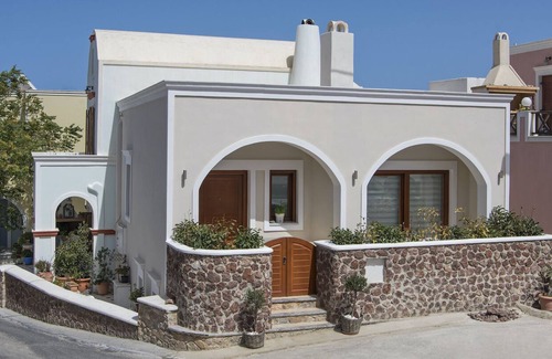 Fira House | 2 bdr House-fira Centre-private Parking-5 Guests