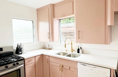 University Heights House | 2 bdrm midcentury vibe, new pink kitchen! 7 mins zoo/Balboa. Walk to rstrnts.