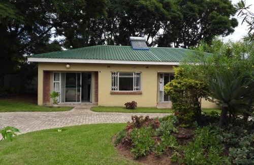 Harare Apartment | 2 Bed Apt with en-suite and kitchenette - 2067