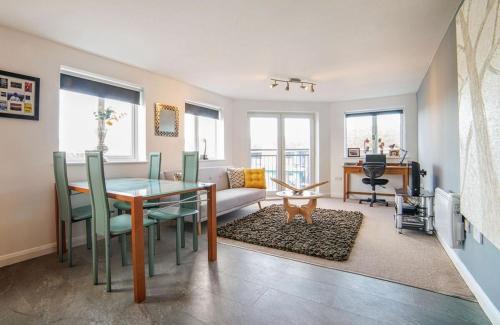Kidlington Apartment | 2 Bed Charming Corner Position Apartment