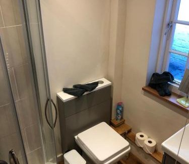 Bridgnorth House | 2 Bed Cottage - Sleeps 4 - Parking - Wifi