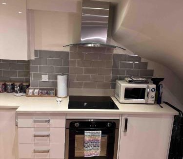 Bridgnorth House | 2 Bed Cottage - Sleeps 4 - Parking - Wifi