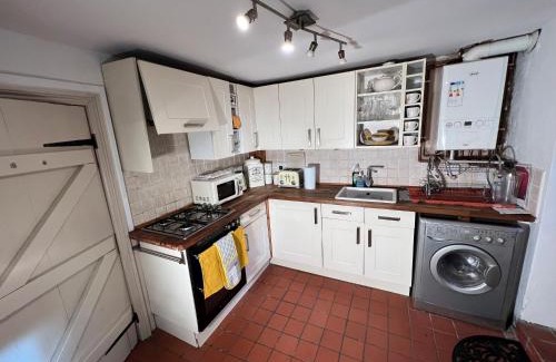 Hebden Bridge House | 2 Bed Cottage - Sleeps 4 - Pets - Parking
