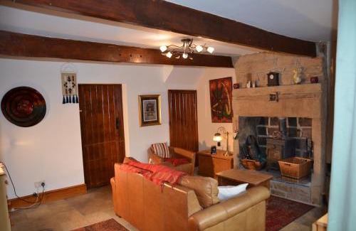 Hebden Bridge House | 2 Bed Cottage - Sleeps 4 - Pets - Parking