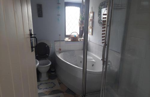 Hebden Bridge House | 2 Bed Cottage - Sleeps 4 - Pets - Parking