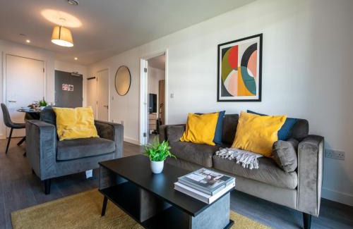 Old Trafford Apartment | 2-Bed Flat in Sports Hub - Walk to MUFC & Cricket