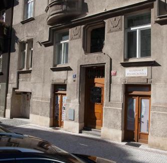 Andel Apartment | 2 Bed Flat - Sleeps 9 - Pets - Smoking on terrace