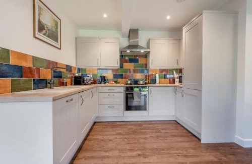 Charlton Marshall House | 2 Bed in Blandford St. Mary oc-s33308