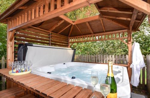 Truro House | 2 Bed in Truro LJASM